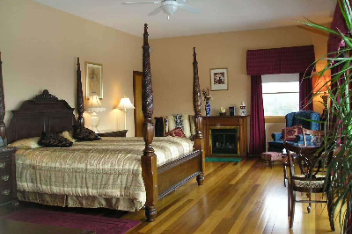 Luxury Studio Suite, Ensuite (Garnet Suite) | Premium bedding, desk, laptop workspace, rollaway beds (surcharge)