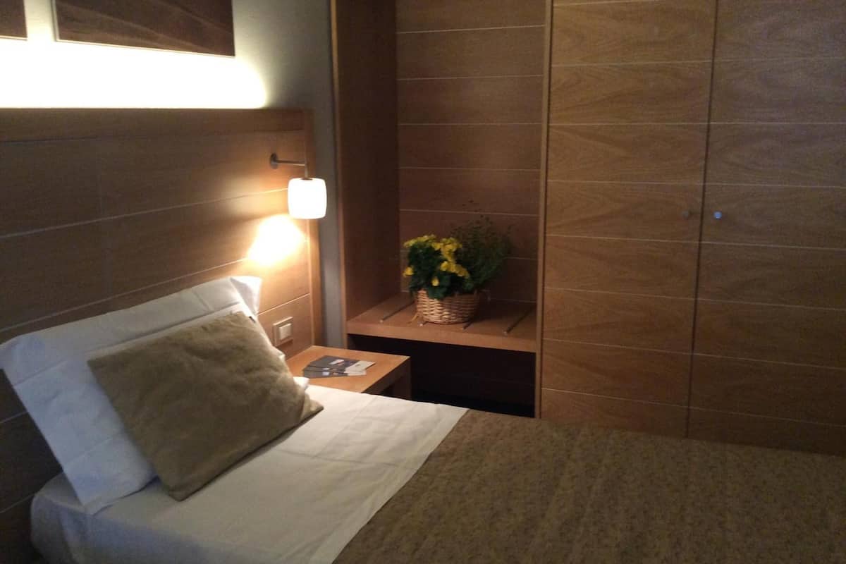 minibar, in-room safe, desk, blackout curtains