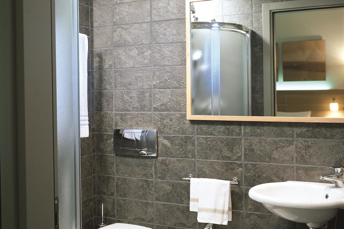 minibar, in-room safe, desk, blackout curtains