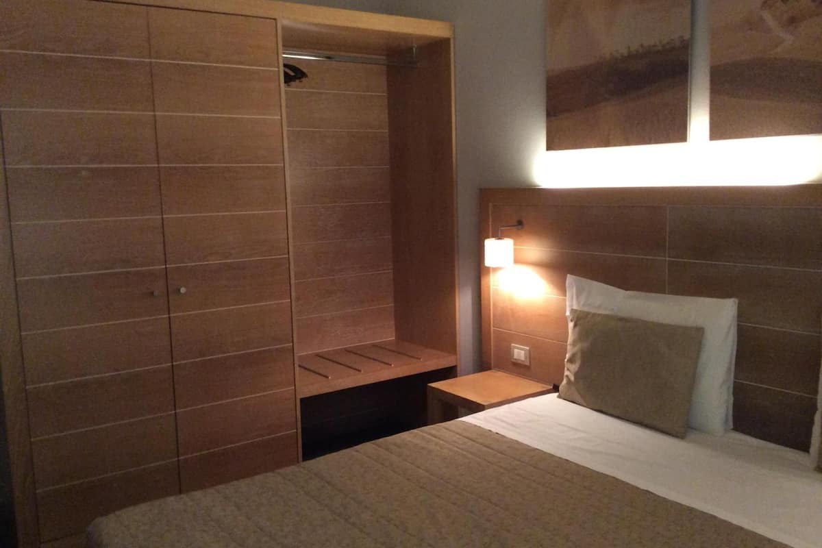 minibar, in-room safe, desk, blackout curtains