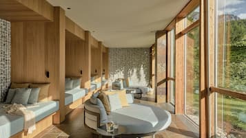 Salas de tratamientos para parejas, sauna, bañera de hidromasaje