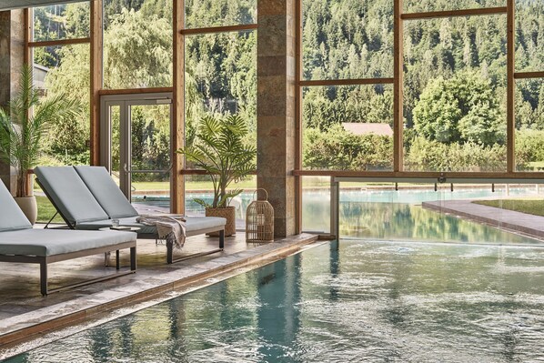 Salas de tratamientos para parejas, sauna, bañera de hidromasaje 