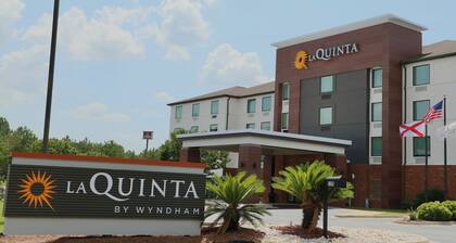 La Quinta Inn & Suites by Wyndham Auburn - University Area