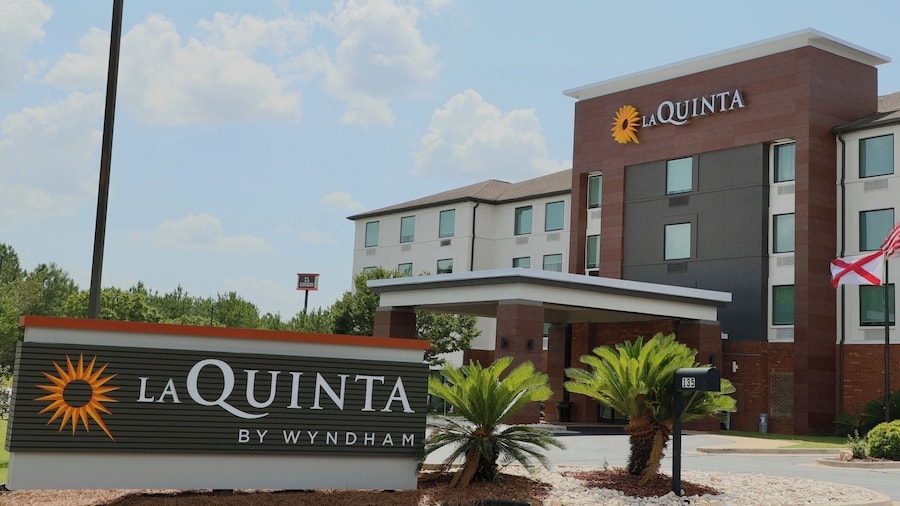 La Quinta Inn & Suites by Wyndham Auburn - University Area