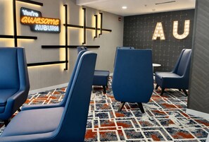Lobby - La Quinta Inn & Suites by Wyndham Auburn (Auburn)