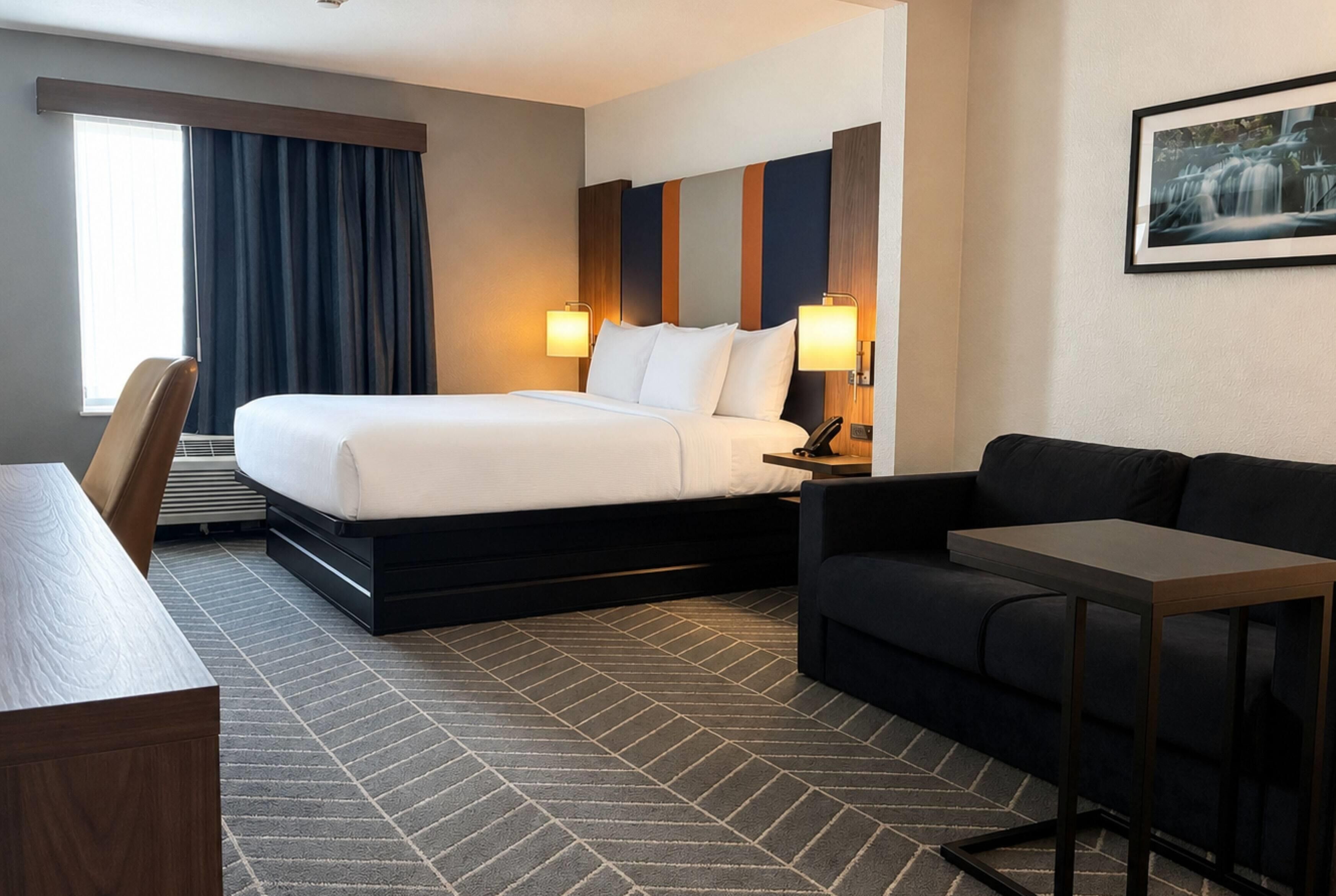Studio Suite, 1 King Bed | Desk, iron/ironing board, free cots/infant beds, free WiFi