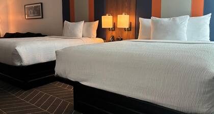 La Quinta Inn & Suites by Wyndham Auburn - University Area