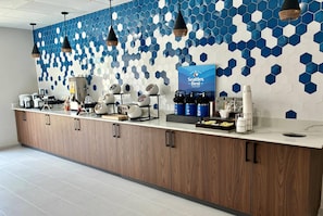 Daily buffet breakfast for a fee - La Quinta Inn & Suites by Wyndham Auburn - University Area (Auburn)