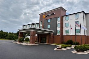 Exterior - La Quinta Inn & Suites by Wyndham Auburn (Auburn)