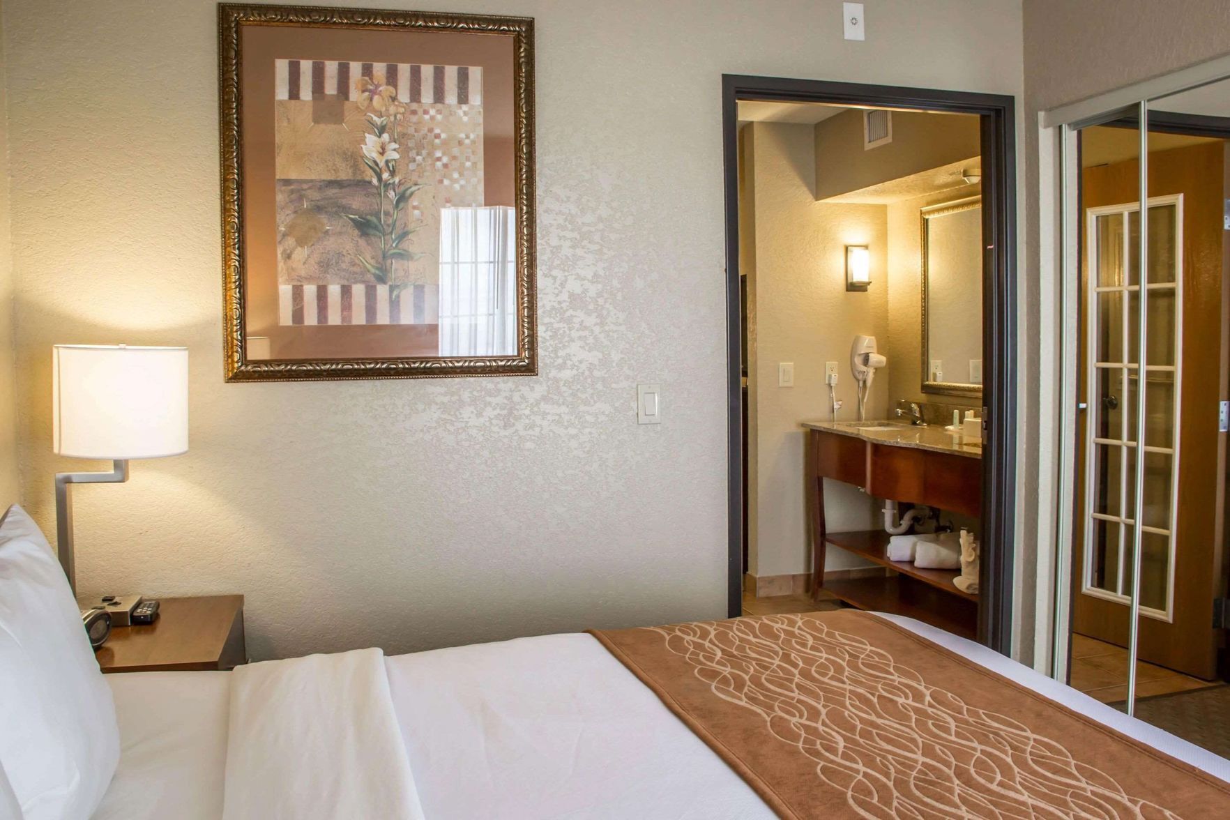 1 bedroom, desk, laptop workspace, blackout drapes