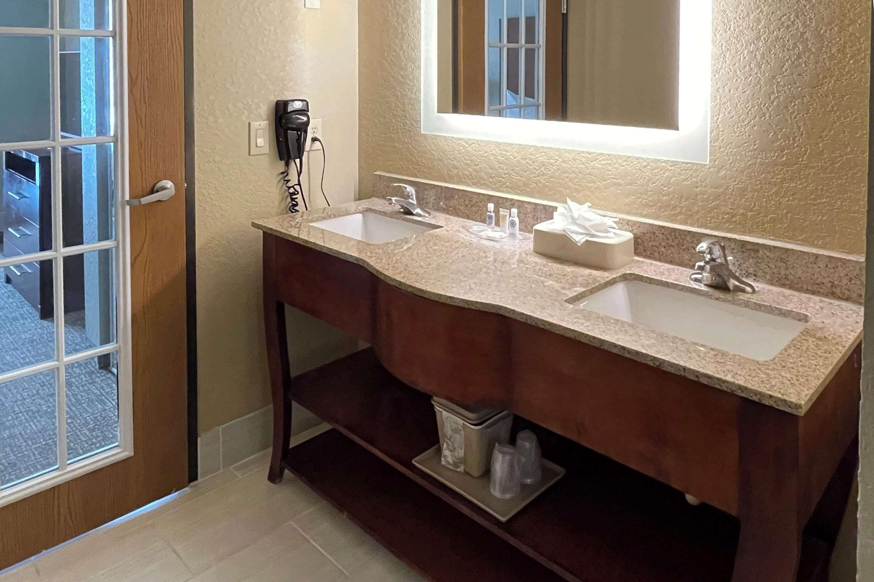 Photo - Comfort Suites San Antonio Near Seaworld
