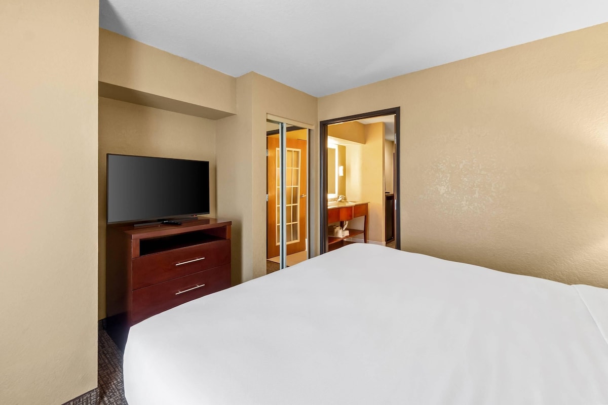 Suite, 1 cama King size, para no fumadores | 1 habitación, escritorio y espacio para trabajar con laptop