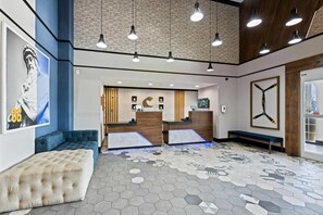 Lobby - Comfort Suites Airport (Newport News)