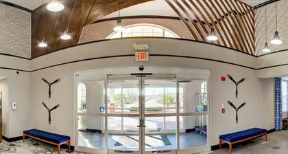 Comfort Suites Airport