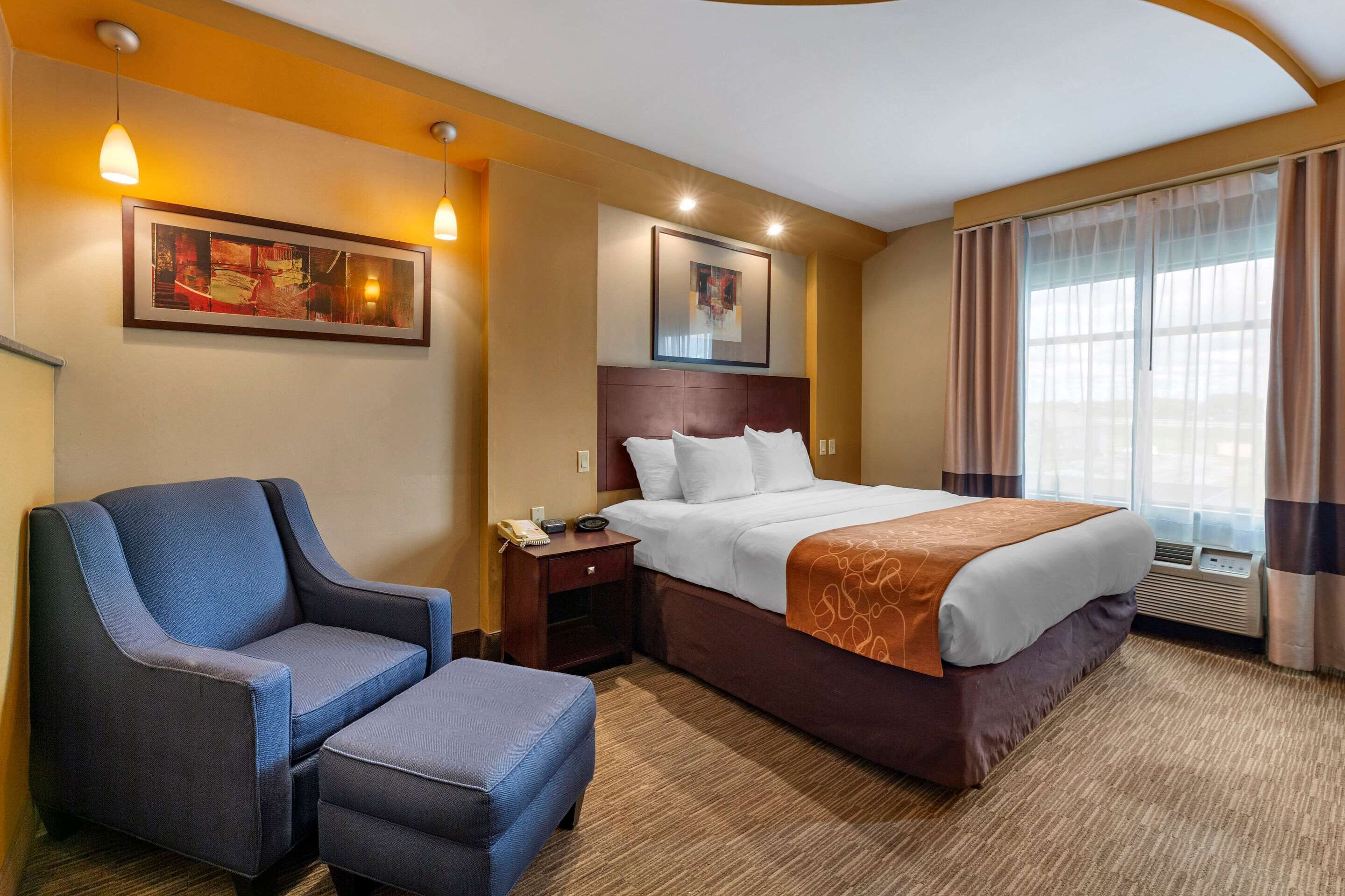 suite, 1 king bed, non smoking | premium bedding, pillow-top beds, desk, blackout curtains