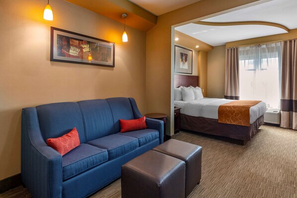 Premium bedding, pillow-top beds, desk, blackout curtains - Comfort Suites Perrysburg - Toledo South (Perrysburg)