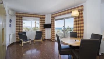 32-inch LCD TV with satellite channels, TV