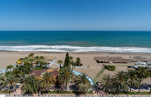 Beach nearby - Hotel Apartamentos Bajondillo (Torremolinos)