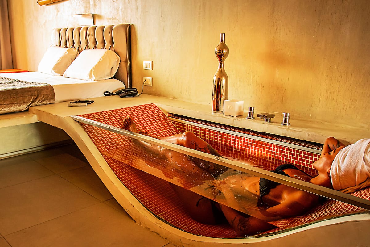 Room (Master) | Bathroom | Shower, free toiletries, hair dryer, towels