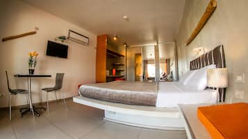 Phòng (Master) | Minibar, két bảo mật tại phòng, bàn
