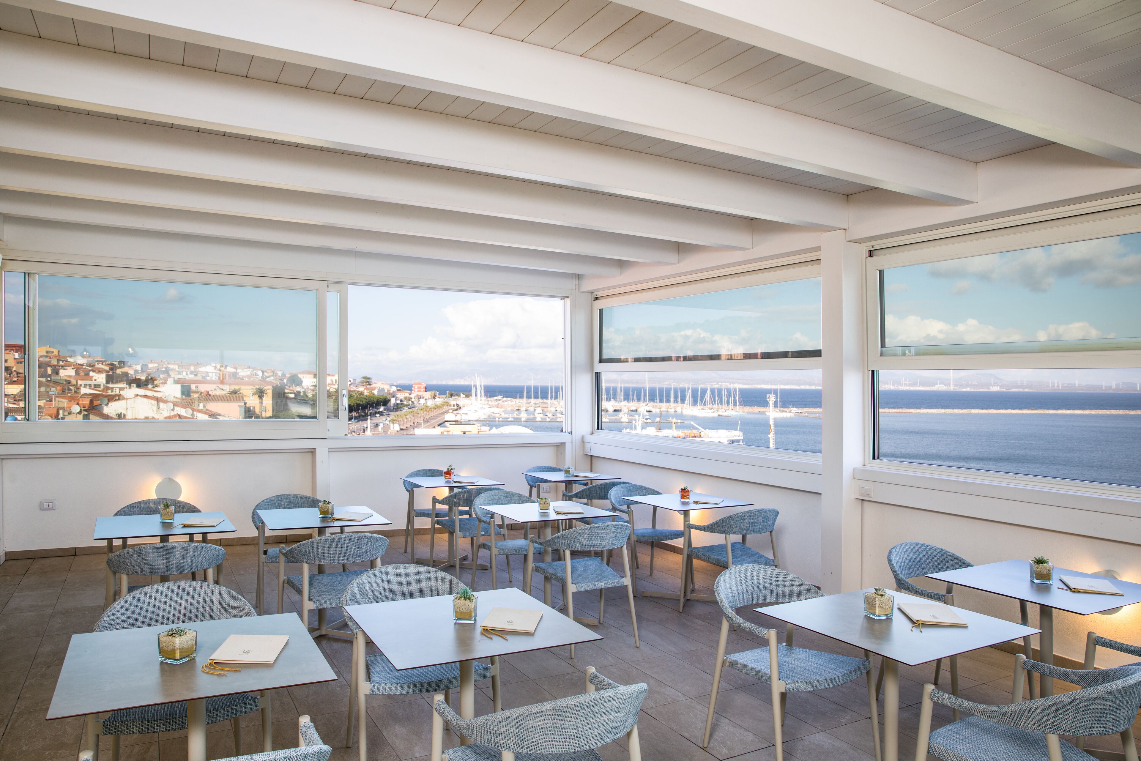 free buffet breakfast