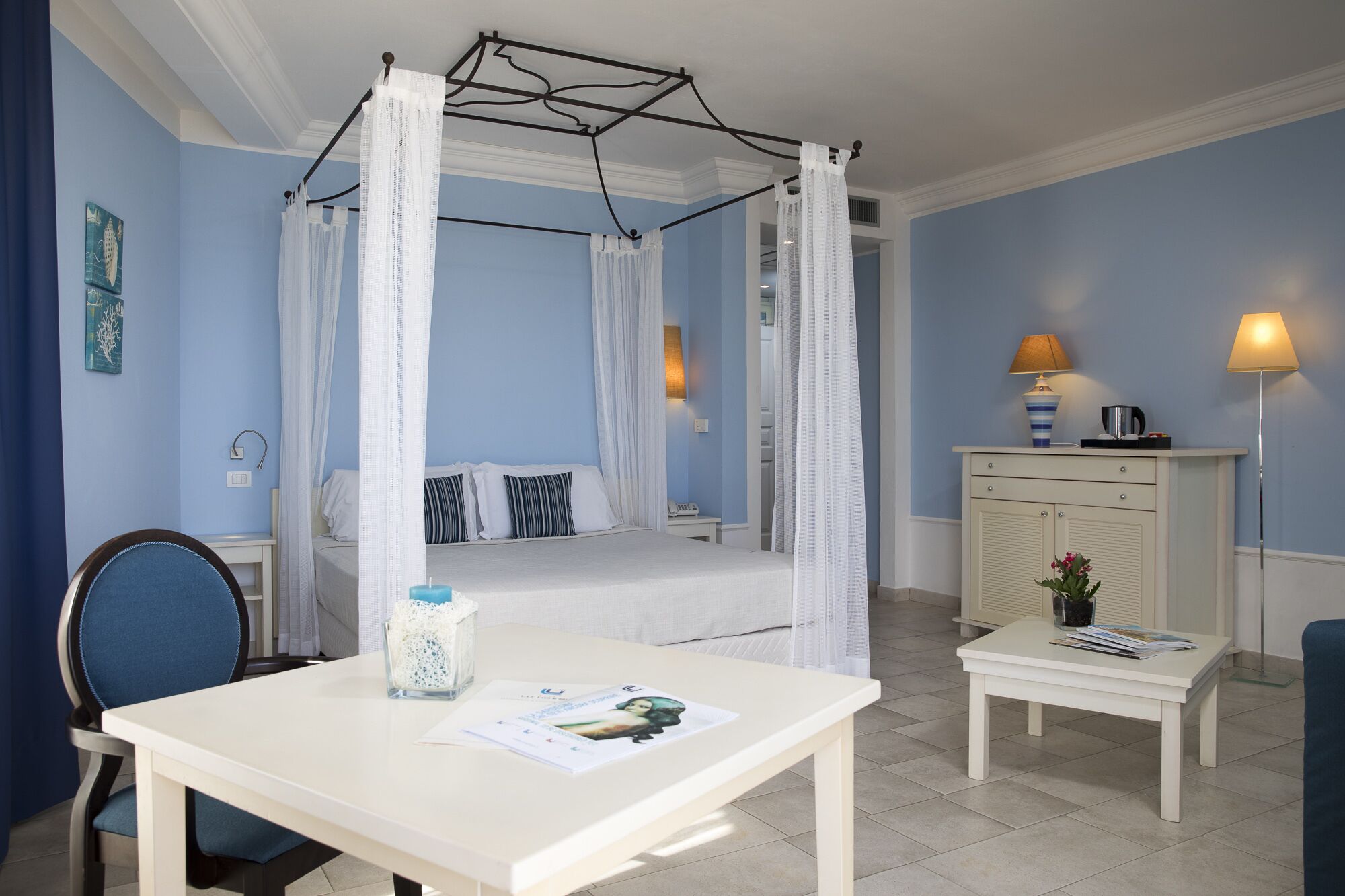 junior room, sea view | 1 bedroom, minibar, in-room safe, desk