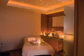 Couples treatment rooms, sauna, steam room, body treatments