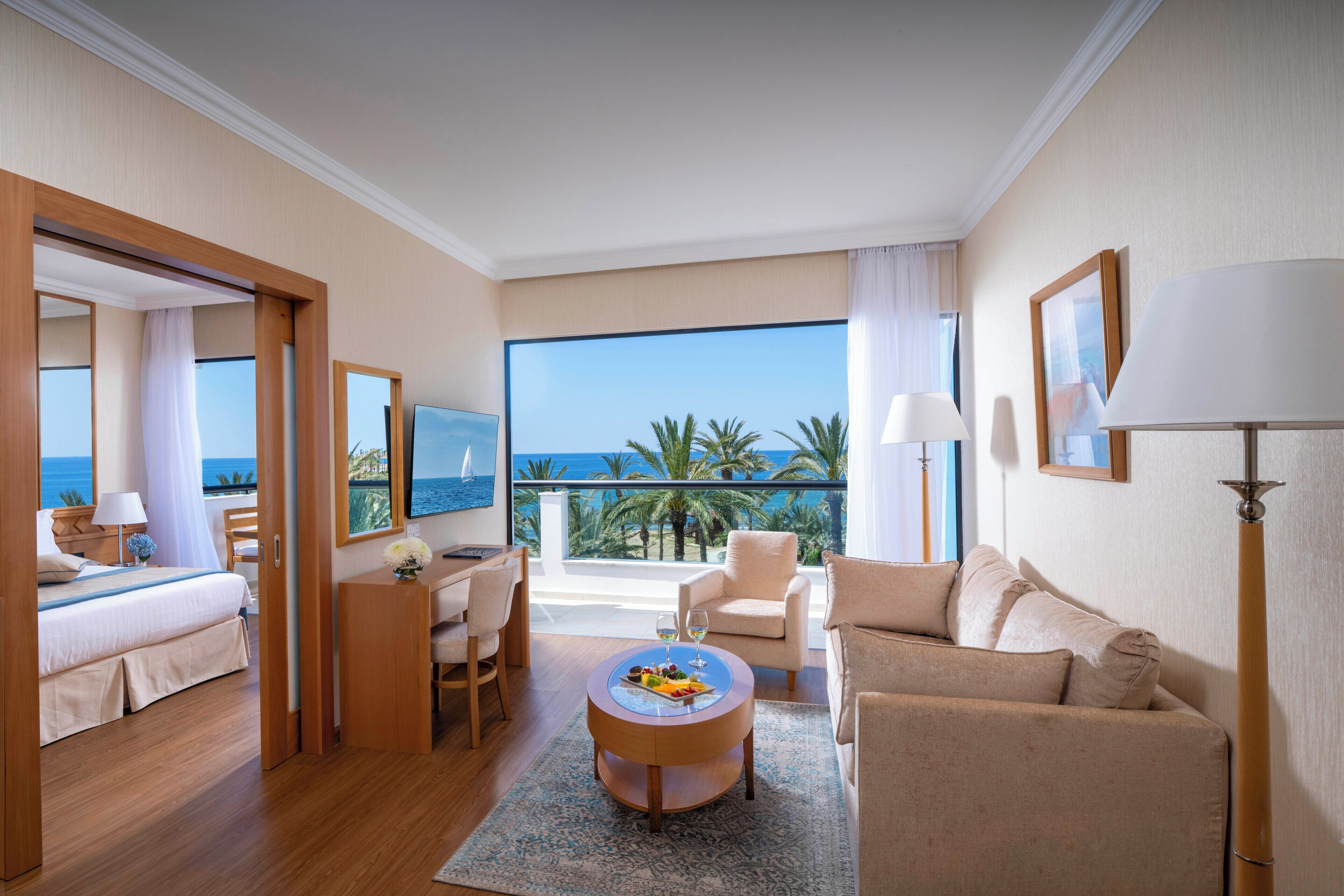 Deluxe suite, 1 slaapkamer, uitzicht op zee | 1 slaapkamer, Select Comfort-bedden, een minibar, een kluis op de kamer