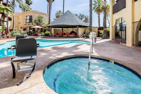 Outdoor pool, pool umbrellas, sun loungers
