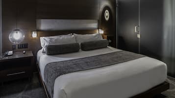 デラックス ルーム キングベッド 1 台 | 高級寝具、羽毛の掛け布団、ピロートップベッド、セーフティボックス (室内)