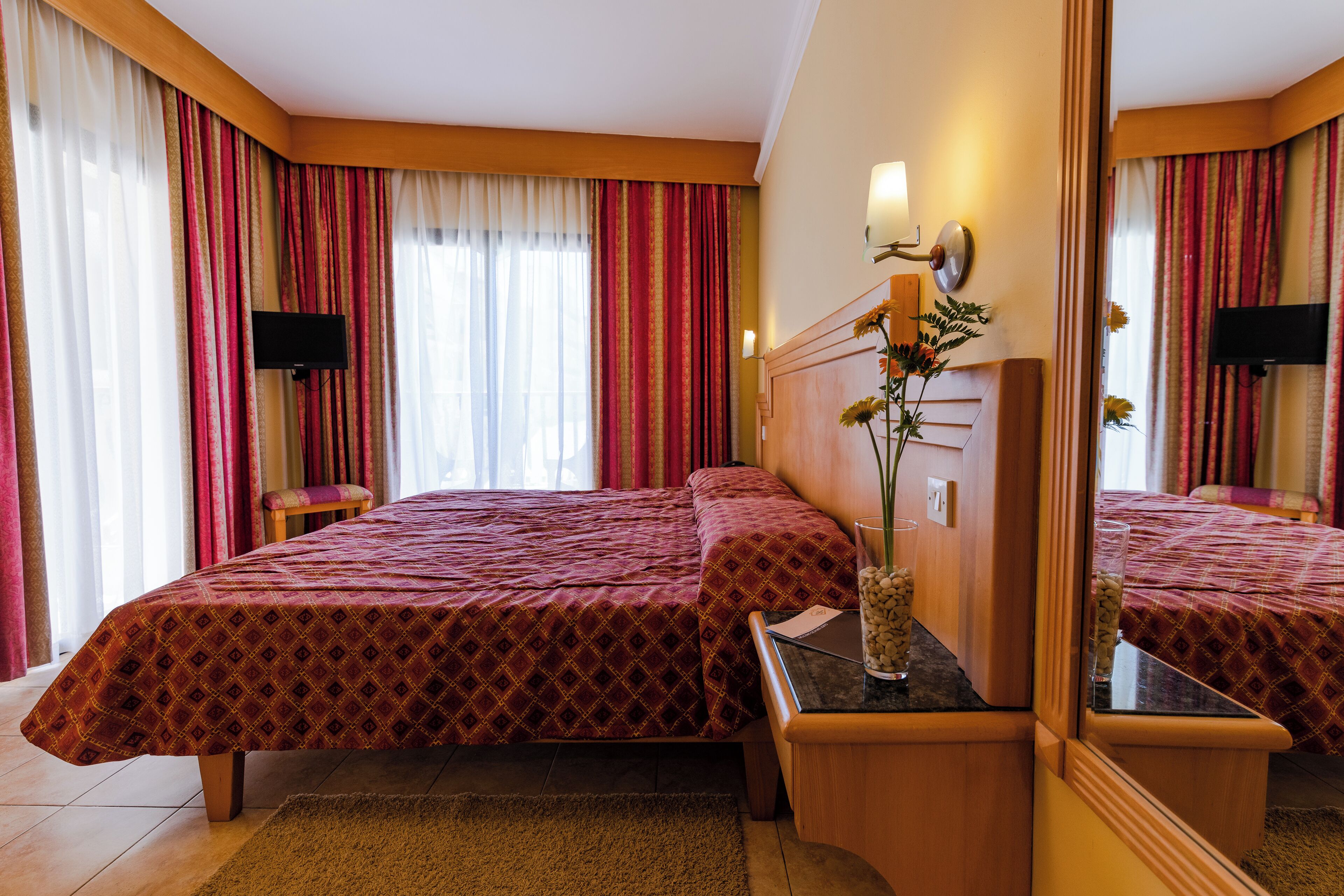 standard room, sea view | hypo-allergenic bedding, in-room safe, desk, blackout curtains