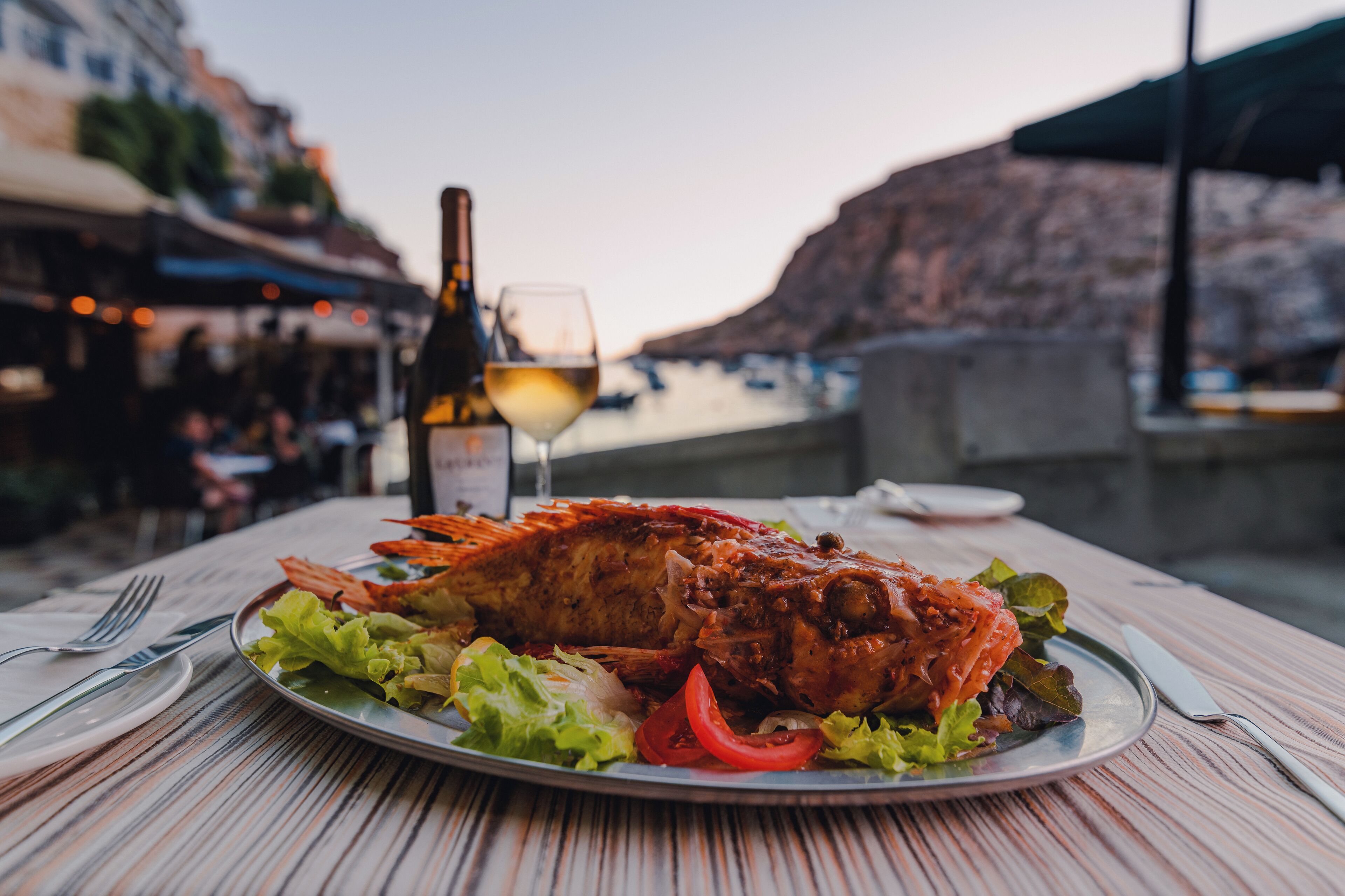 breakfast, lunch, dinner served; sea views