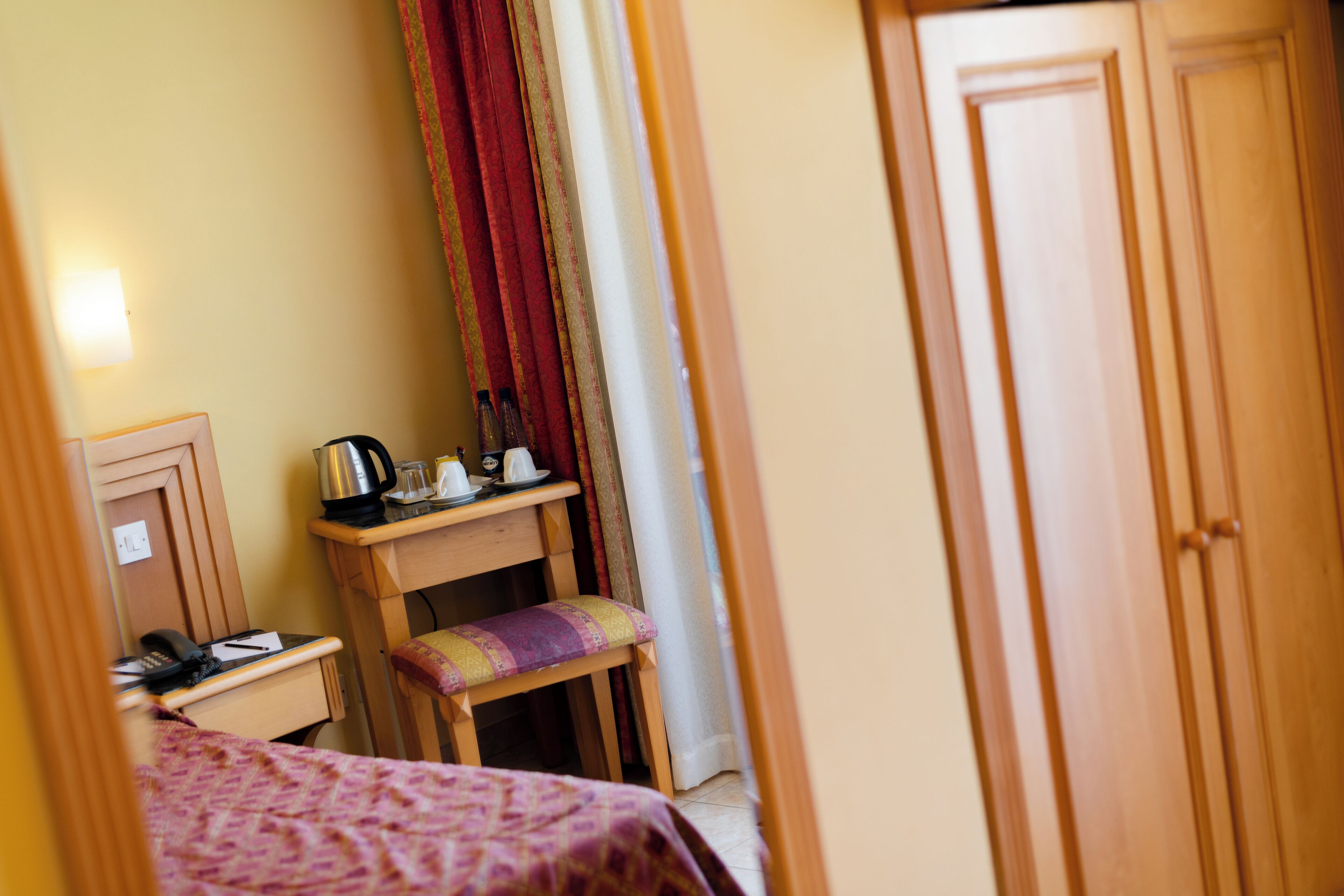 standard room | hypo-allergenic bedding, in-room safe, desk, blackout curtains