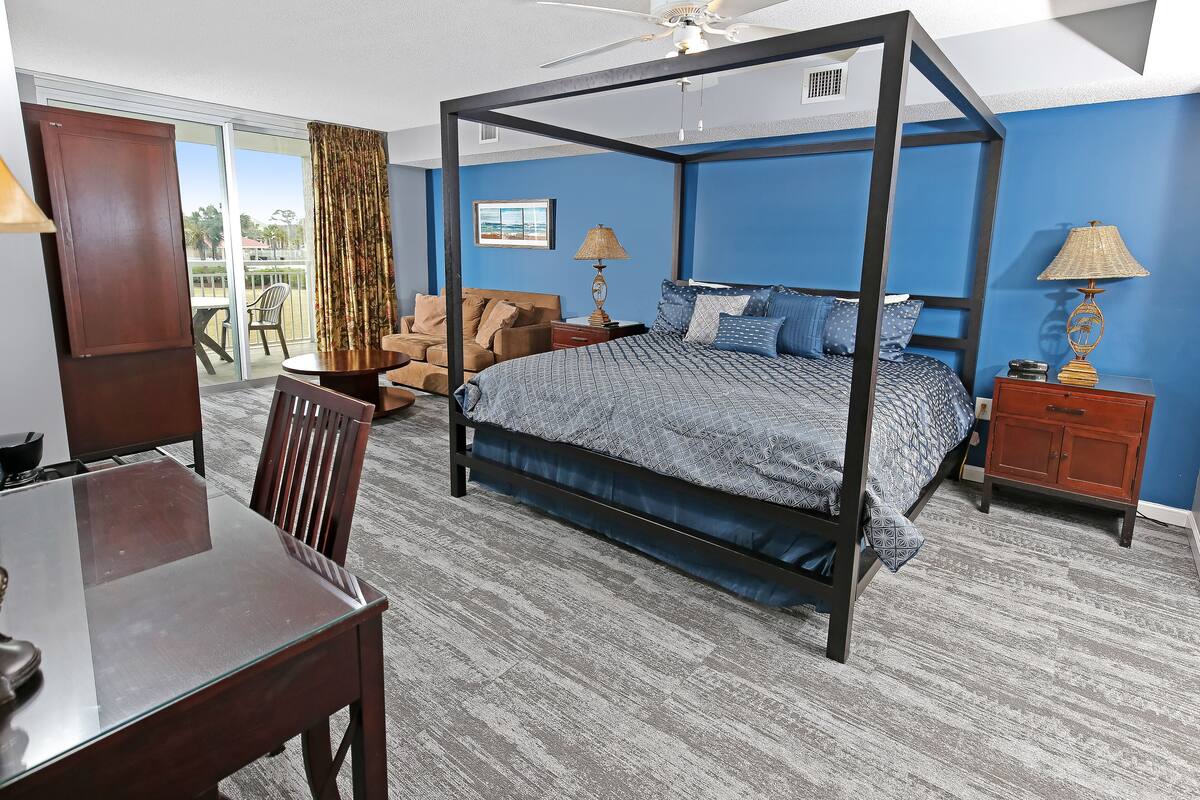 Individually decorated, iron/ironing board, free WiFi, bed sheets