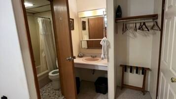 Comfort-Doppelzimmer, mit Bad (Charming ) | Badezimmer