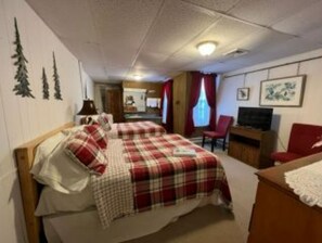 Family Suite, Ensuite | Individually decorated, individually furnished, iron/ironing board