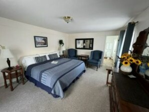 Superior Double Room, Ensuite | Individually decorated, individually furnished, iron/ironing board