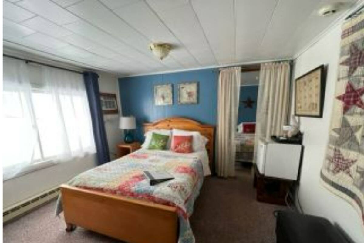 Family Suite, Private Bathroom, Mountain View (Family - Connecting Rooms) | Individually decorated, individually furnished, iron/ironing board