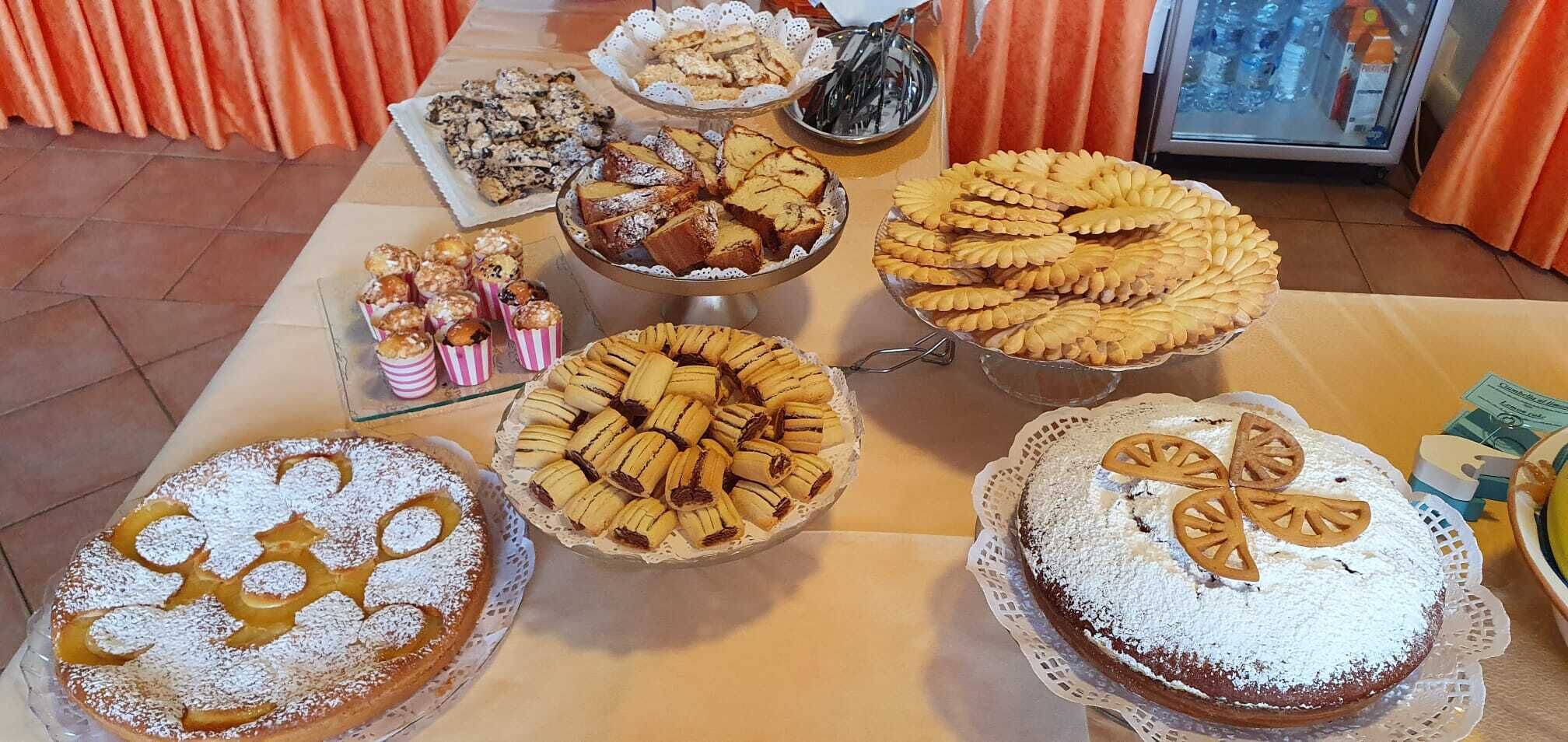 free buffet breakfast