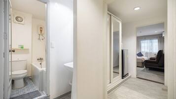 Deluxe Triple | In-room safe, blackout curtains, free WiFi