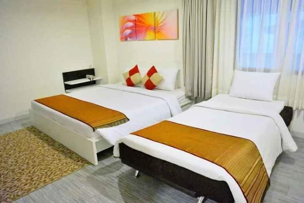 In-room safe, blackout drapes, WiFi (free)