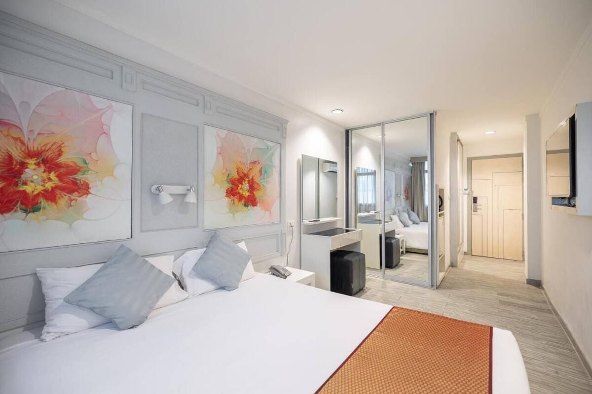 In-room safe, blackout drapes, WiFi (free)