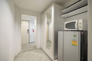 In-room safe, blackout curtains, free WiFi - Pratunam City Inn (Bangkok)