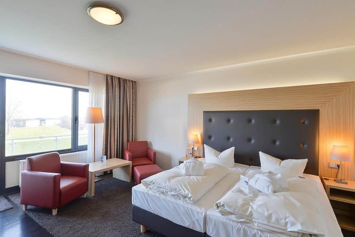 hypo-allergenic bedding, minibar, in-room safe, desk