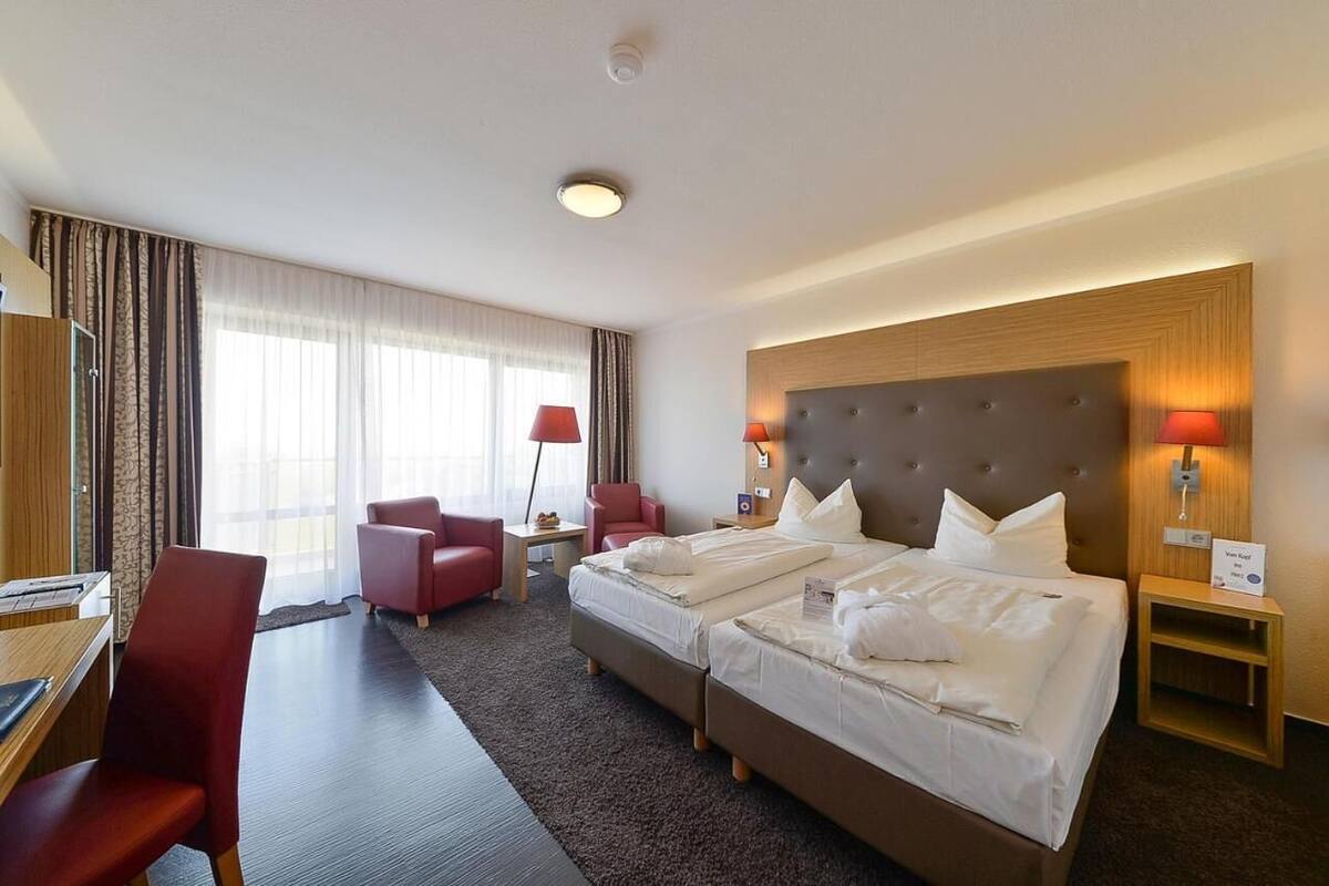 hypo-allergenic bedding, minibar, in-room safe, desk