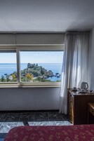 Minibar, in-room safe, desk, free WiFi