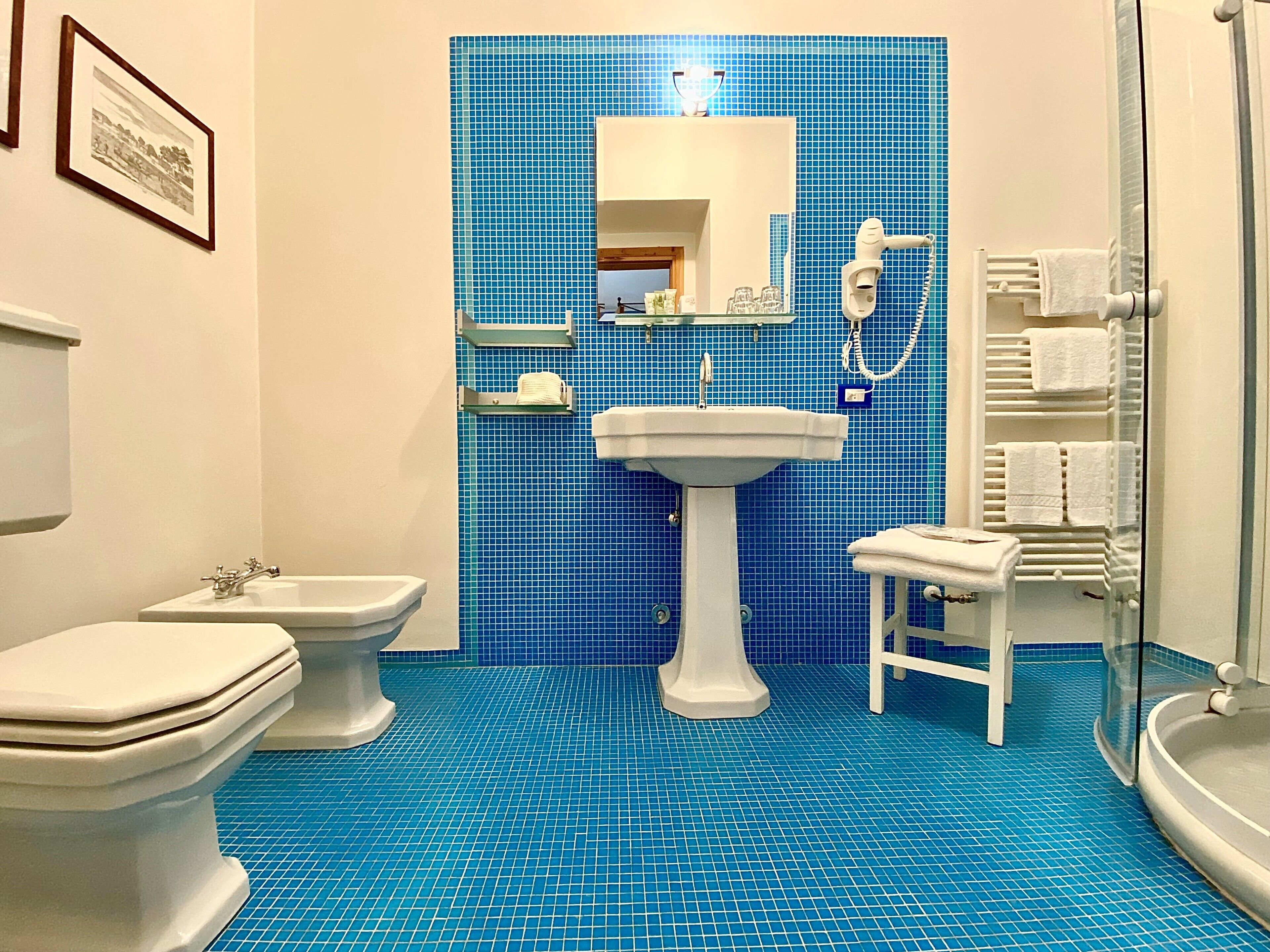 superior room, 1 queen bed, garden view | bathroom | free toiletries, hair dryer, slippers, bidet