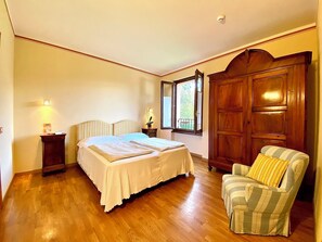 Superior Room, 1 Queen Bed, Garden View, Annex Building