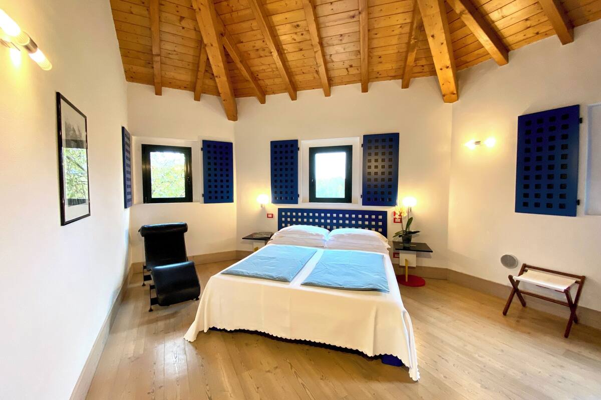 deluxe room, 1 queen bed, garden view, tower | minibar, in-room safe, free wifi, bed sheets