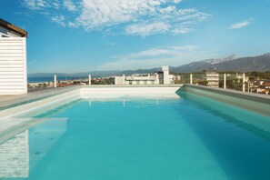 Outdoor pool, sun loungers - Savoy Hotel (Pietrasanta)